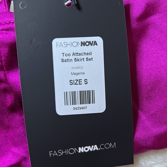 Fashion nova 2 piece satin crop top and High waisted pencil skirt - Picture 6 of 8